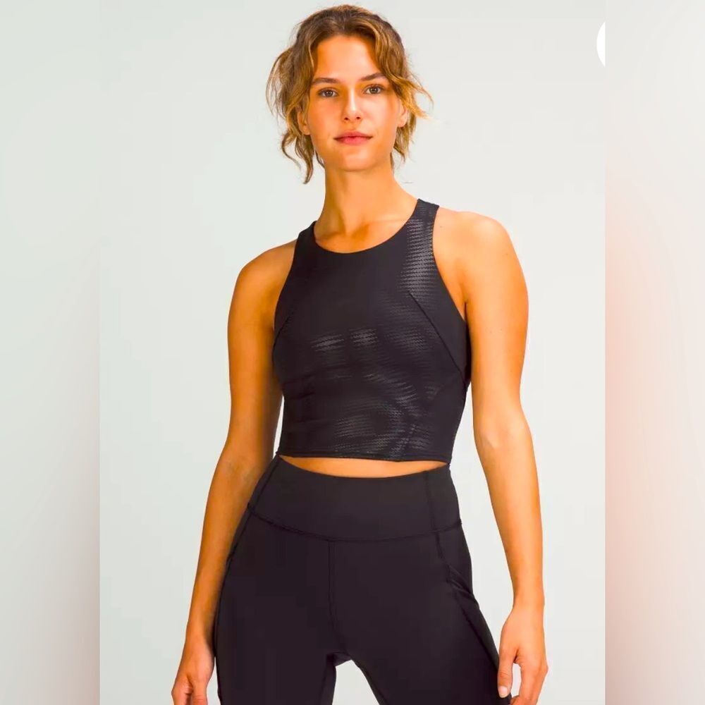 LULULEMON Black Sports Bra; size 4 NWOT!